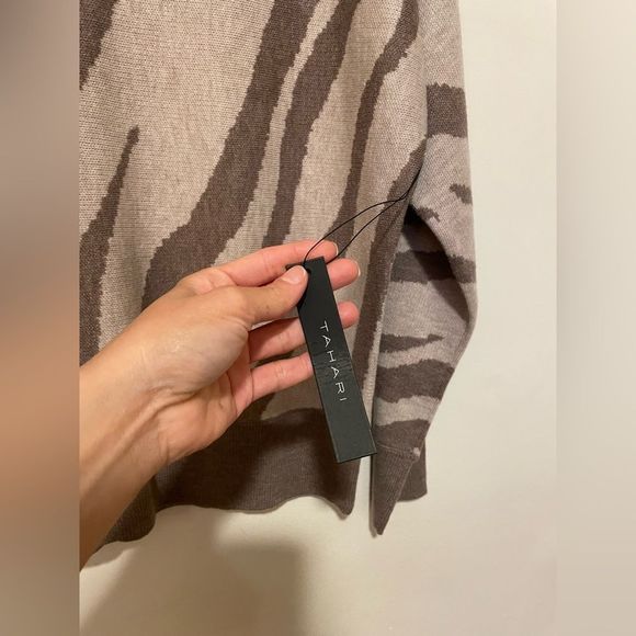 TNWT Tahari Zebra Sweater - Picture 5 of 6